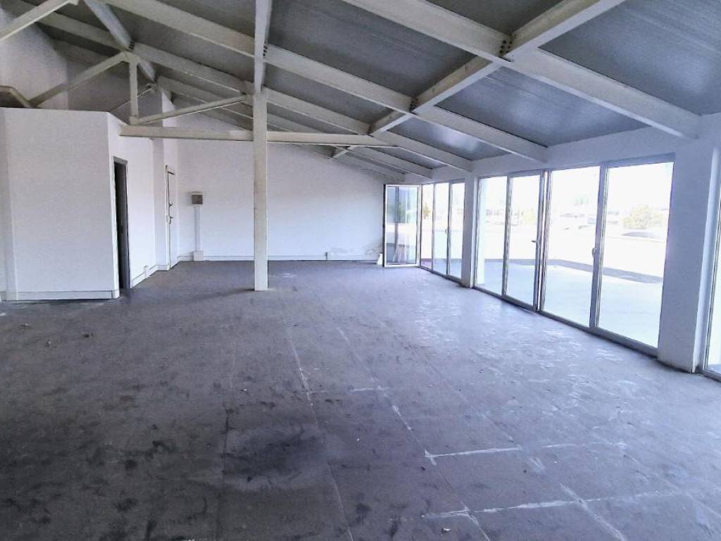 negozio in vendita a Livorno in zona Stazione