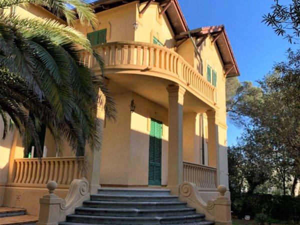 casa indipendente in vendita a Livorno in zona Montenero