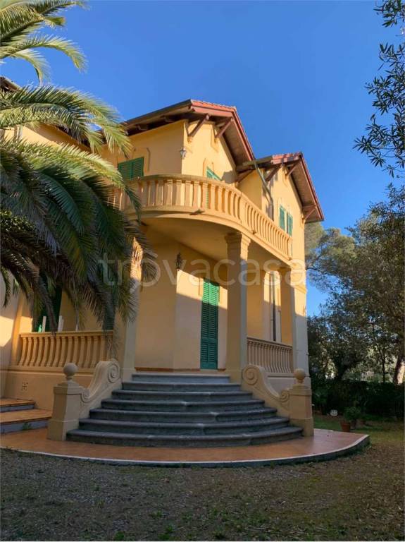 casa indipendente in vendita a Livorno in zona Quercianella