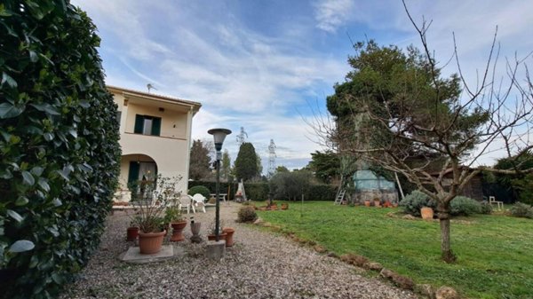 appartamento in vendita a Livorno in zona Limoncino