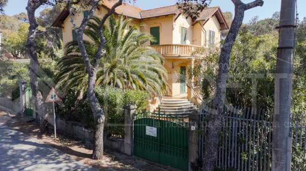 casa indipendente in vendita a Livorno in zona Quercianella