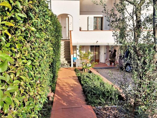 casa indipendente in vendita a Livorno in zona Montenero