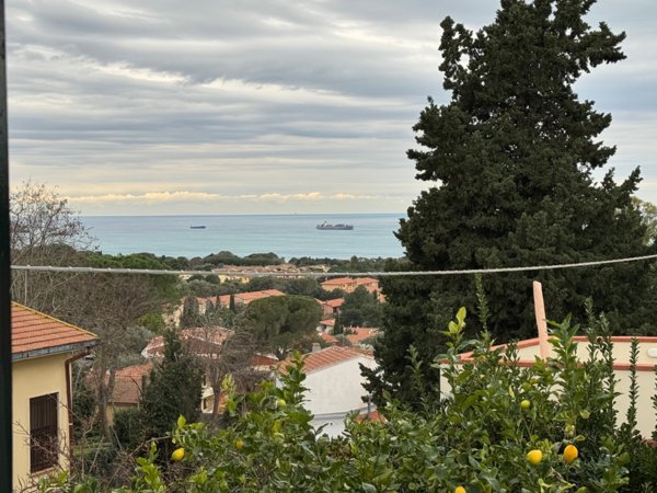 casa indipendente in vendita a Livorno in zona Montenero