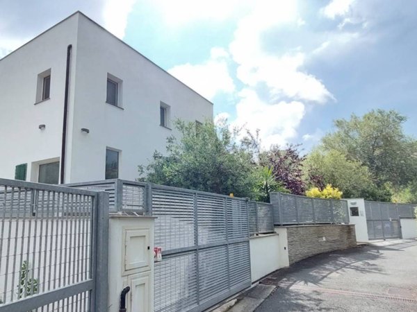 casa indipendente in vendita a Livorno in zona Montenero