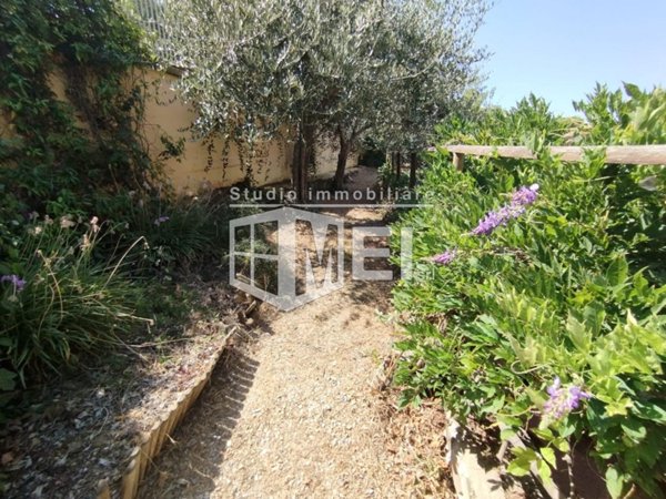 casa indipendente in vendita a Livorno in zona Stillo