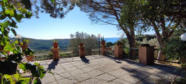 casa indipendente in vendita a Livorno in zona Montenero