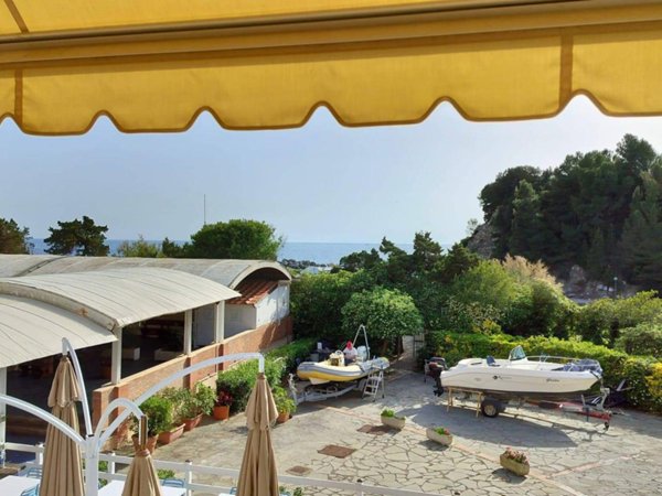 appartamento in vendita a Livorno in zona Montenero