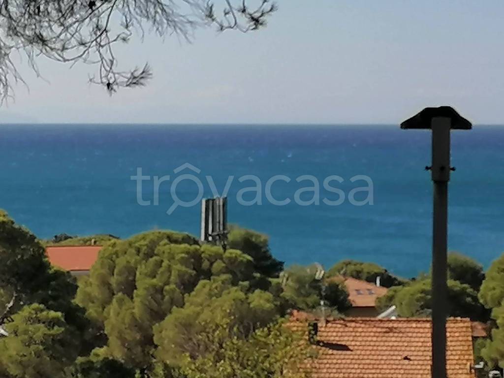 appartamento in vendita a Livorno in zona Quercianella