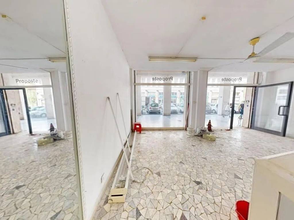 negozio in vendita a Livorno in zona Centro Città