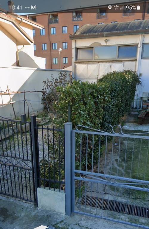locale commerciale in vendita a Livorno