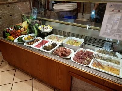 negozio in vendita a Livorno in zona Centro Città