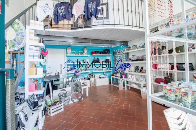 negozio in vendita a Livorno in zona Centro Città