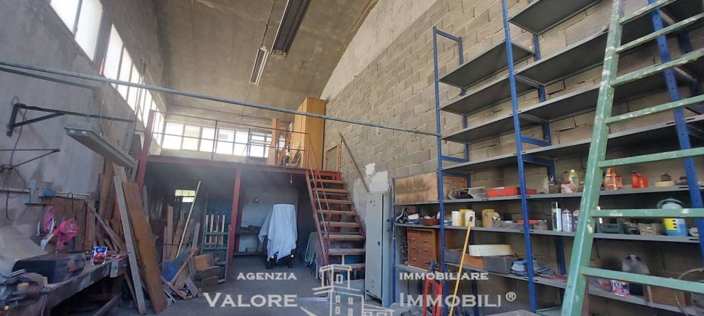 locale commerciale in vendita a Livorno