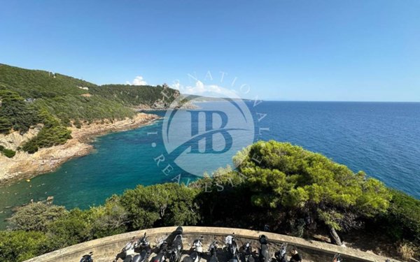 negozio in vendita a Livorno in zona Quercianella