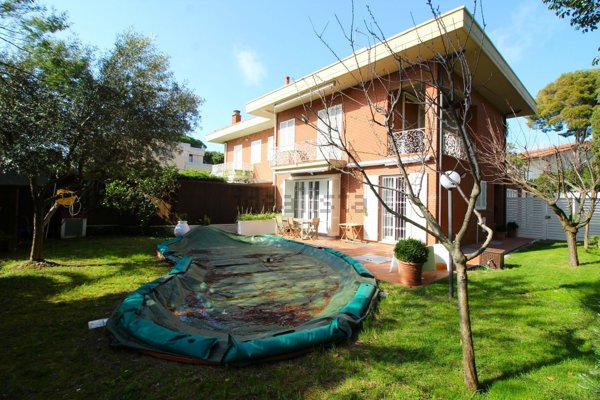 casa indipendente in vendita a Livorno in zona Montenero