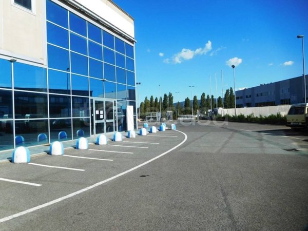 locale commerciale in vendita a Livorno
