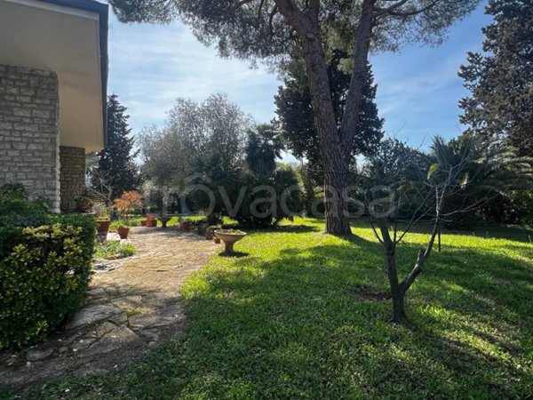 casa indipendente in vendita a Livorno in zona Limoncino