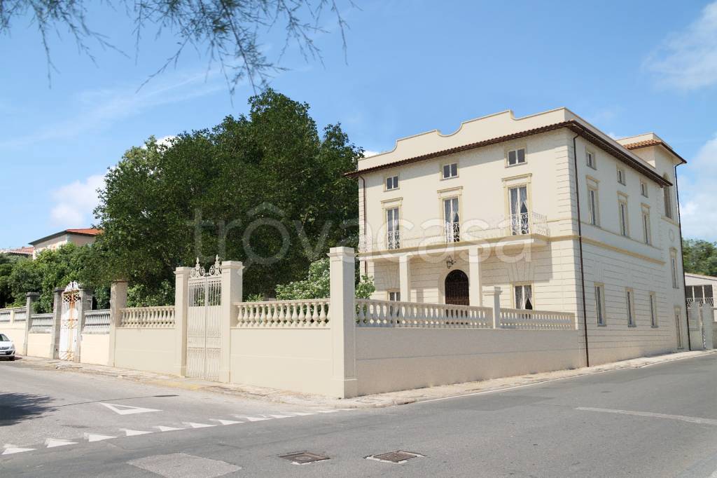 appartamento in vendita a Livorno in zona Ardenza