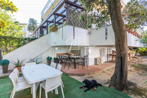 casa indipendente in vendita a Livorno in zona Limoncino