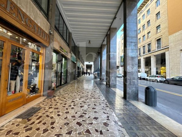negozio in vendita a Livorno in zona Centro Città