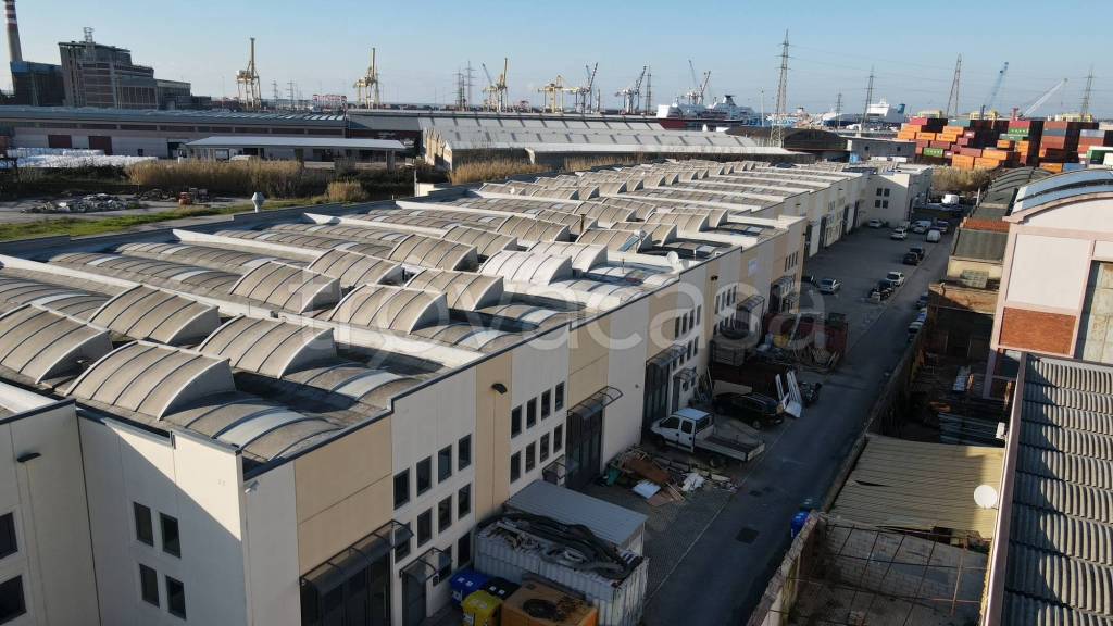locale commerciale in vendita a Livorno