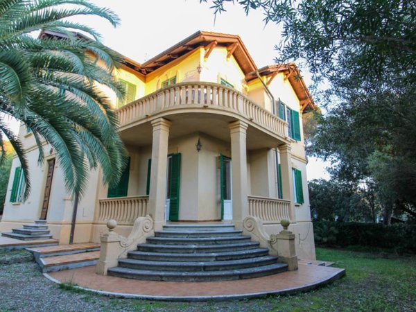 casa indipendente in vendita a Livorno in zona Montenero