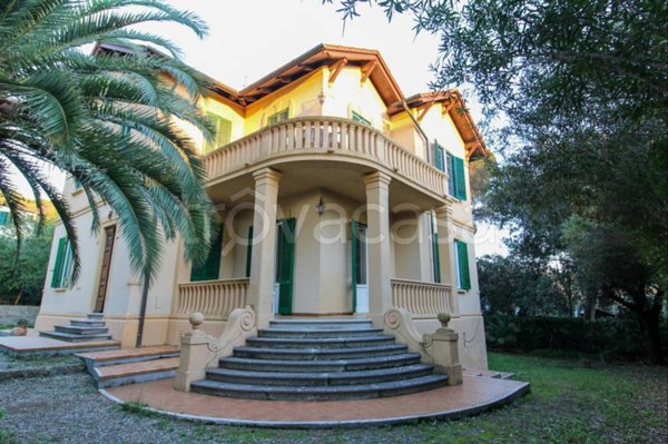 casa indipendente in vendita a Livorno in zona Quercianella