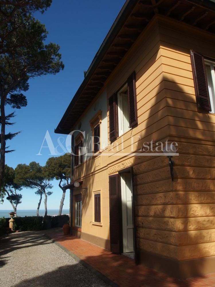 casa indipendente in vendita a Livorno in zona Montenero