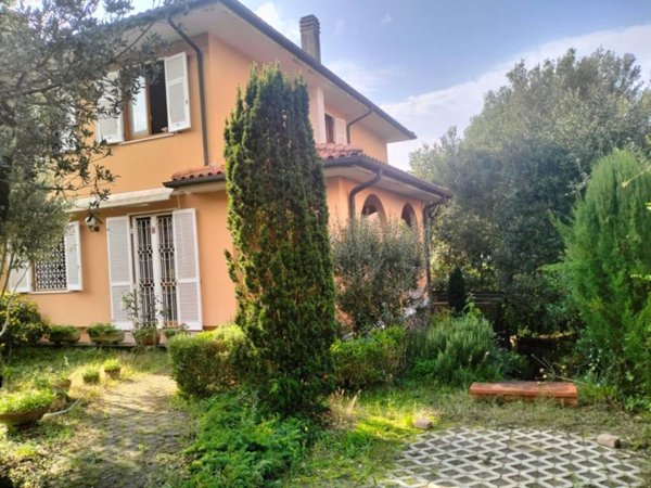 casa indipendente in vendita a Livorno in zona Montenero