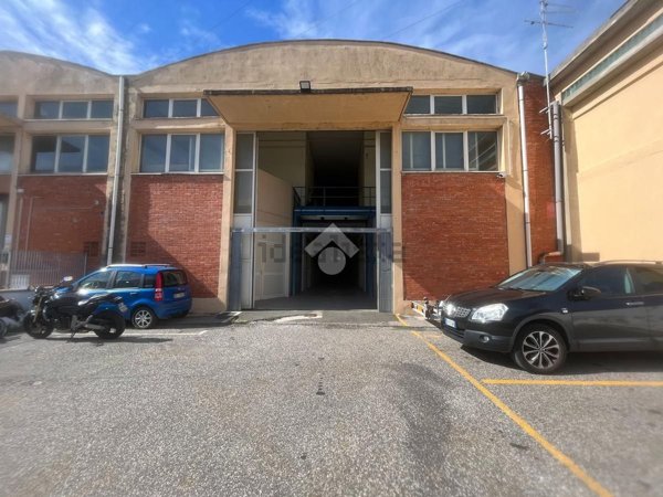locale di sgombero in affitto a Livorno in zona Pian di Rota