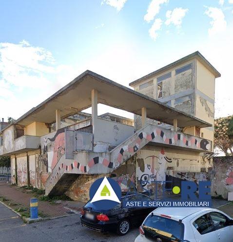 locale commerciale in vendita a Livorno