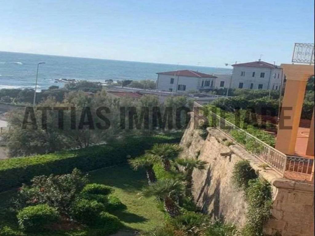appartamento in vendita a Livorno in zona Antignano