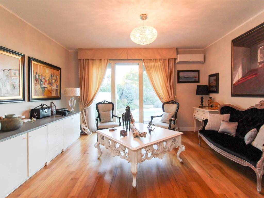 casa indipendente in vendita a Livorno in zona Montenero