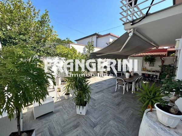 casa indipendente in vendita a Livorno in zona Ardenza