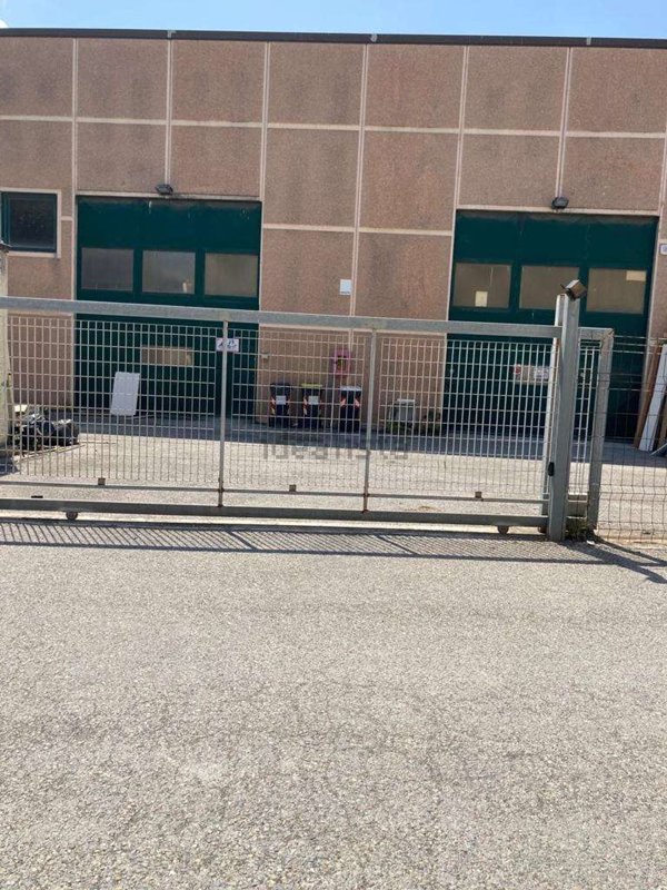 capannone in vendita a Livorno