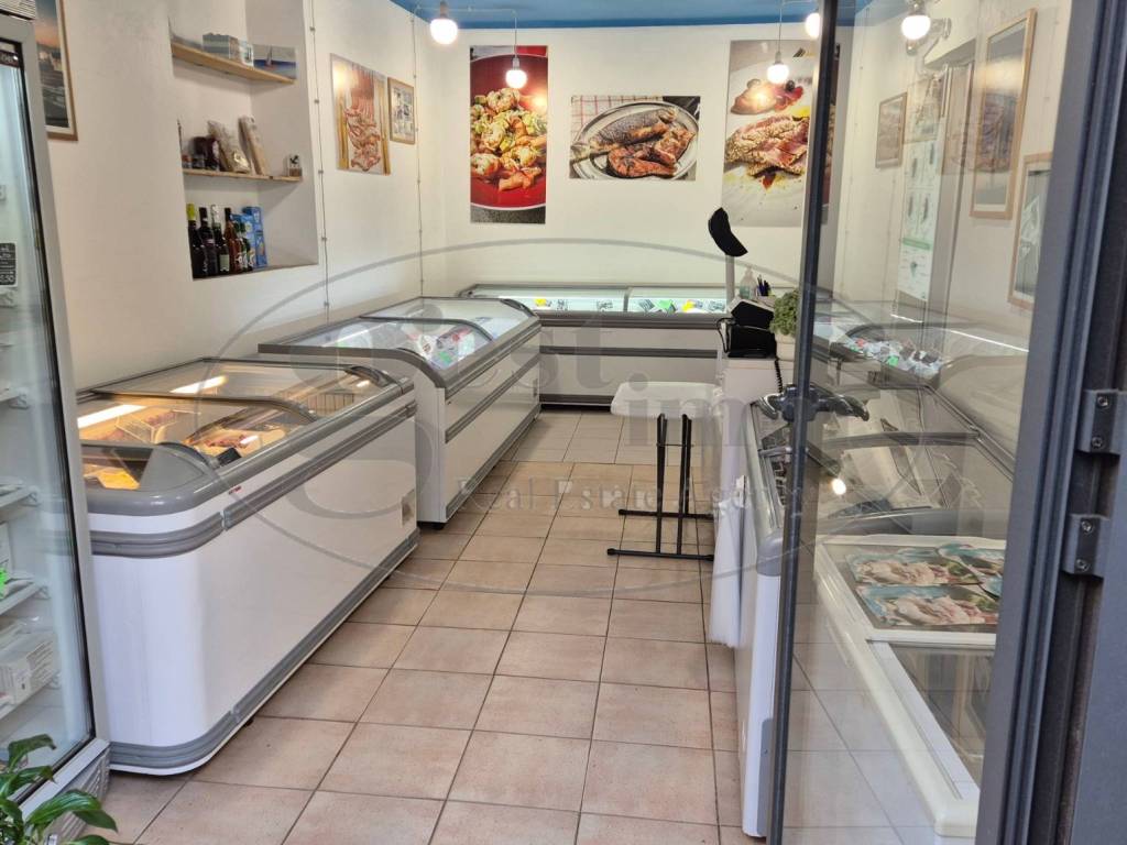negozio in vendita a Livorno in zona Centro Città