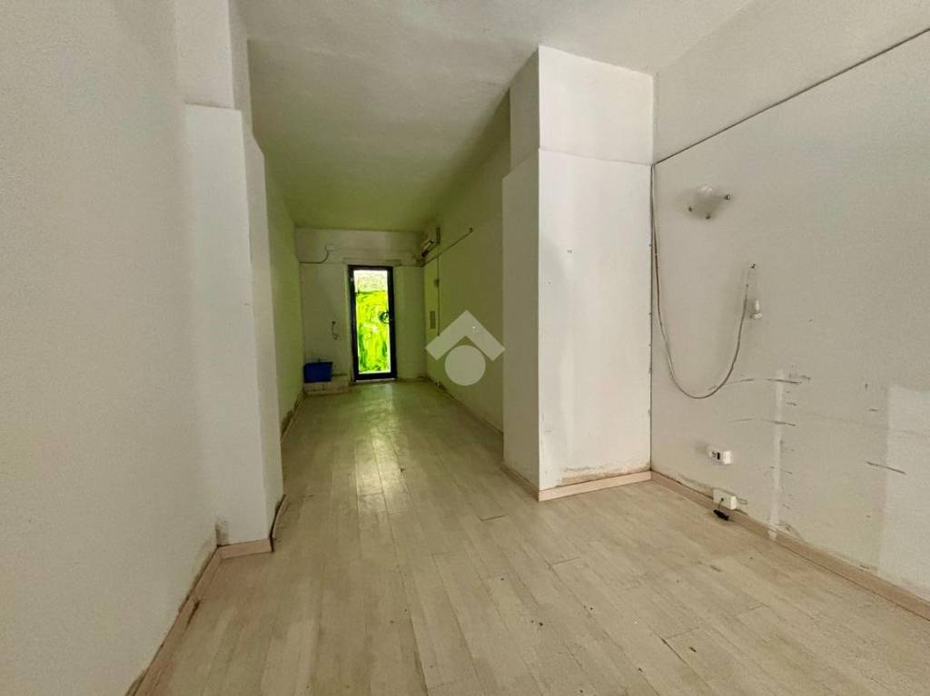 negozio in vendita a Livorno in zona Centro Città