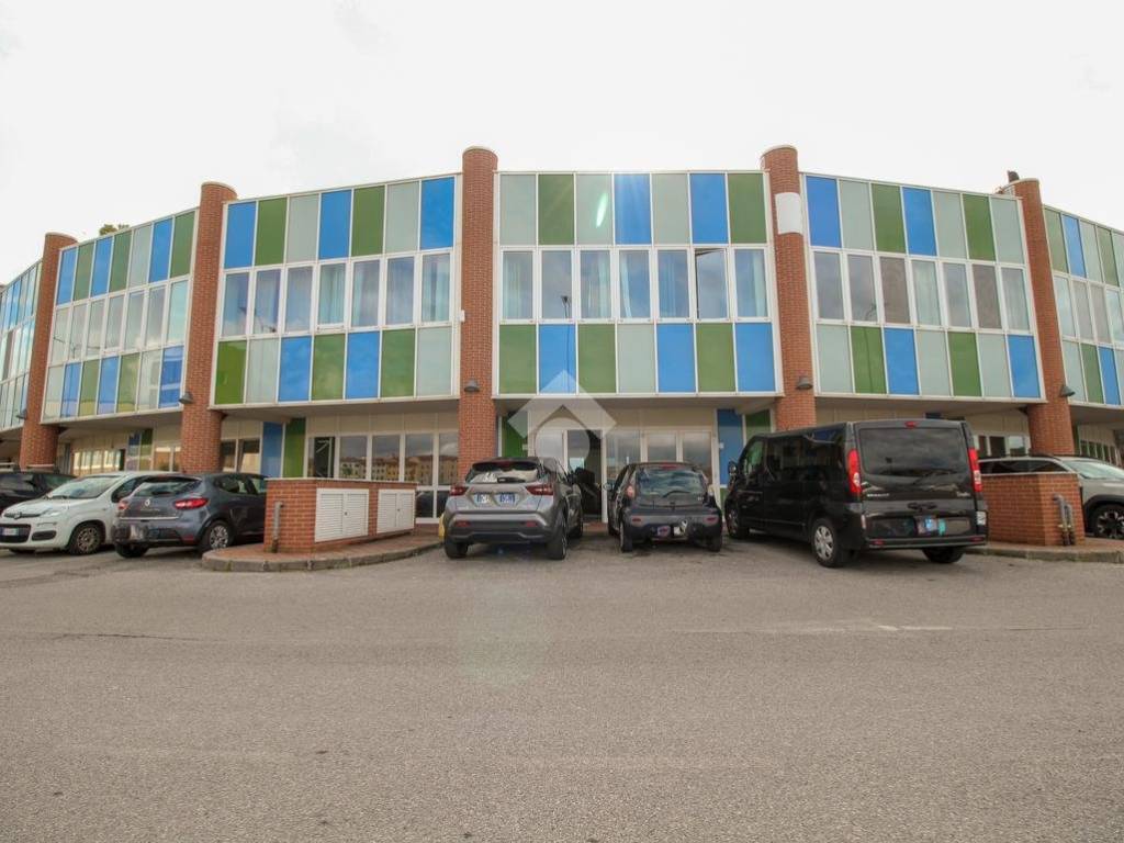 locale commerciale in vendita a Livorno
