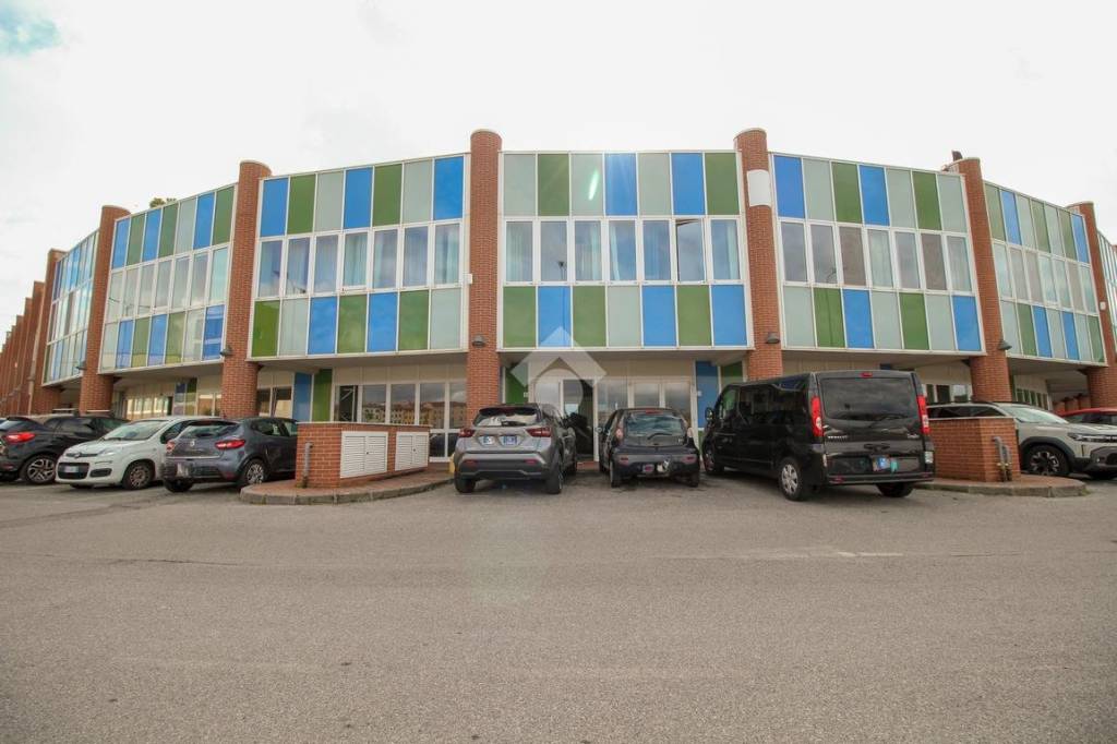 locale commerciale in vendita a Livorno