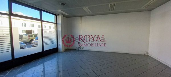locale commerciale in vendita a Livorno