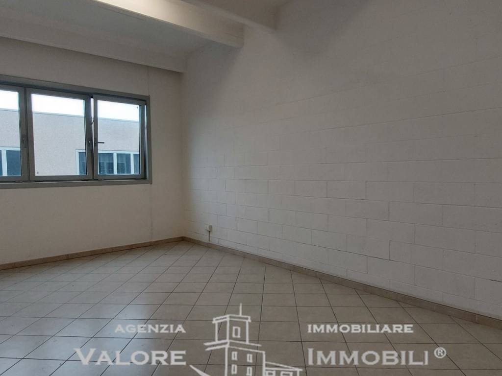 locale commerciale in vendita a Livorno