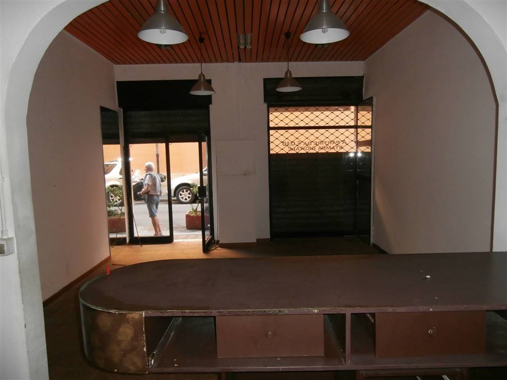 negozio in vendita a Livorno in zona Centro Città
