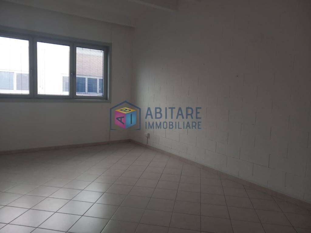 locale commerciale in vendita a Livorno
