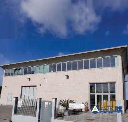 locale commerciale in vendita a Livorno