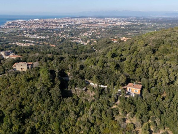 casa indipendente in vendita a Livorno in zona Montenero
