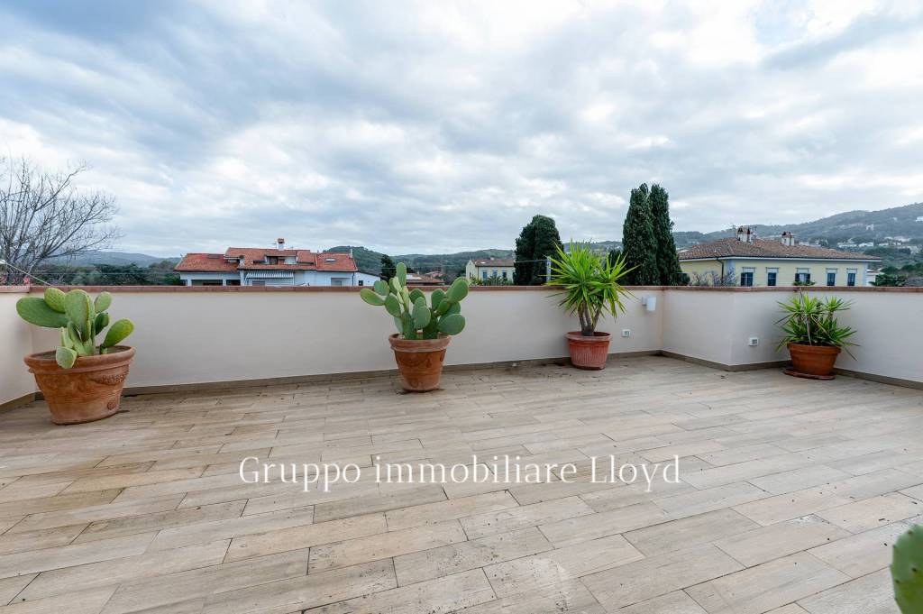 casa indipendente in vendita a Livorno in zona Montenero