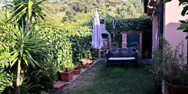 casa indipendente in vendita a Livorno in zona Montenero