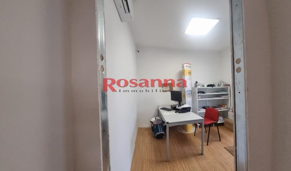 locale commerciale in vendita a Livorno