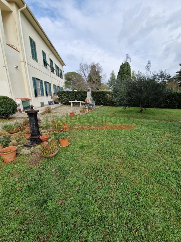casa indipendente in vendita a Livorno in zona Limoncino