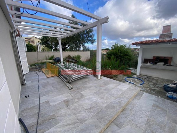 casa indipendente in vendita a Livorno in zona Stillo